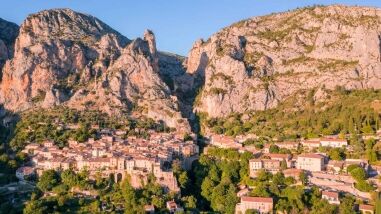 Moustiers-Sainte-Marie France: Don't Miss This Beautiful Town