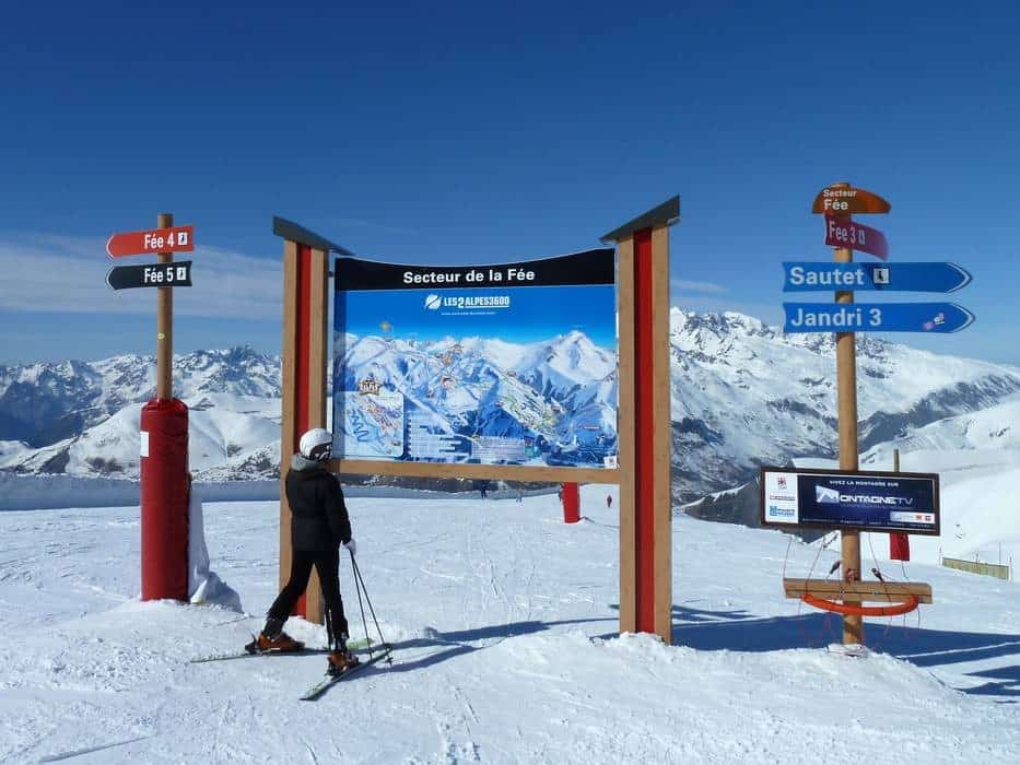 Understanding ski slope signs | OVO Network